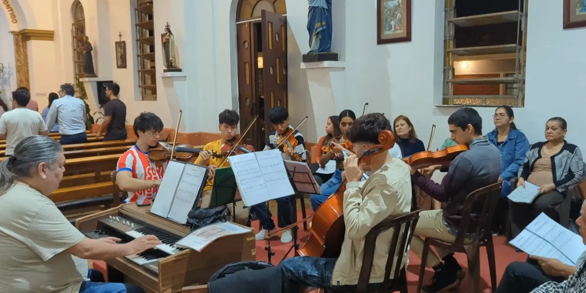 Presentación en Catedral de Encarnación - Misa de Cuerpo y Sangre de Jesus
